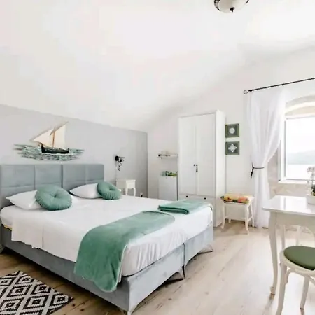 And By The Sea - 2452 Guest house 3*